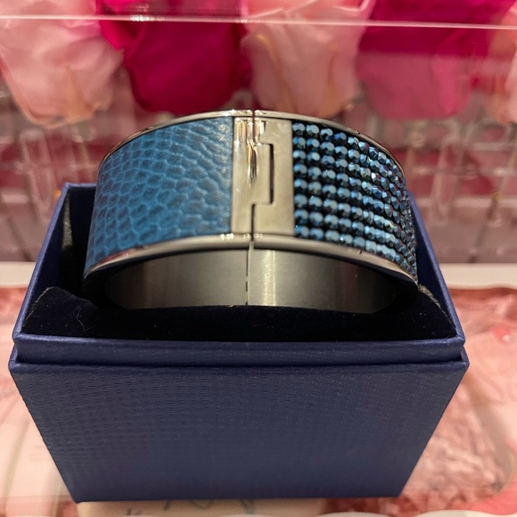 Swarovski blue crystal and leather bangle - Picture 5 of 5